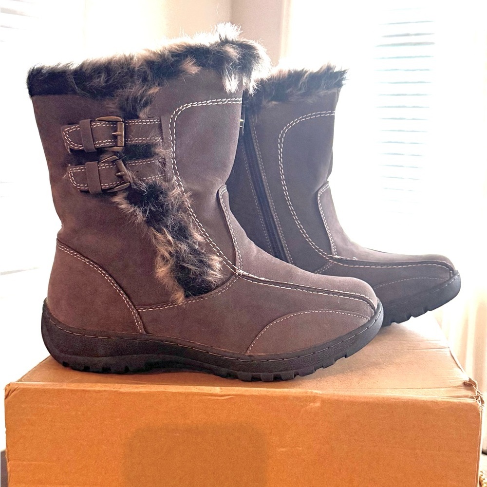 Journee Collection Women’s Takan Fur-Trim Boots | Sz. 6M | Grey ~ NWB